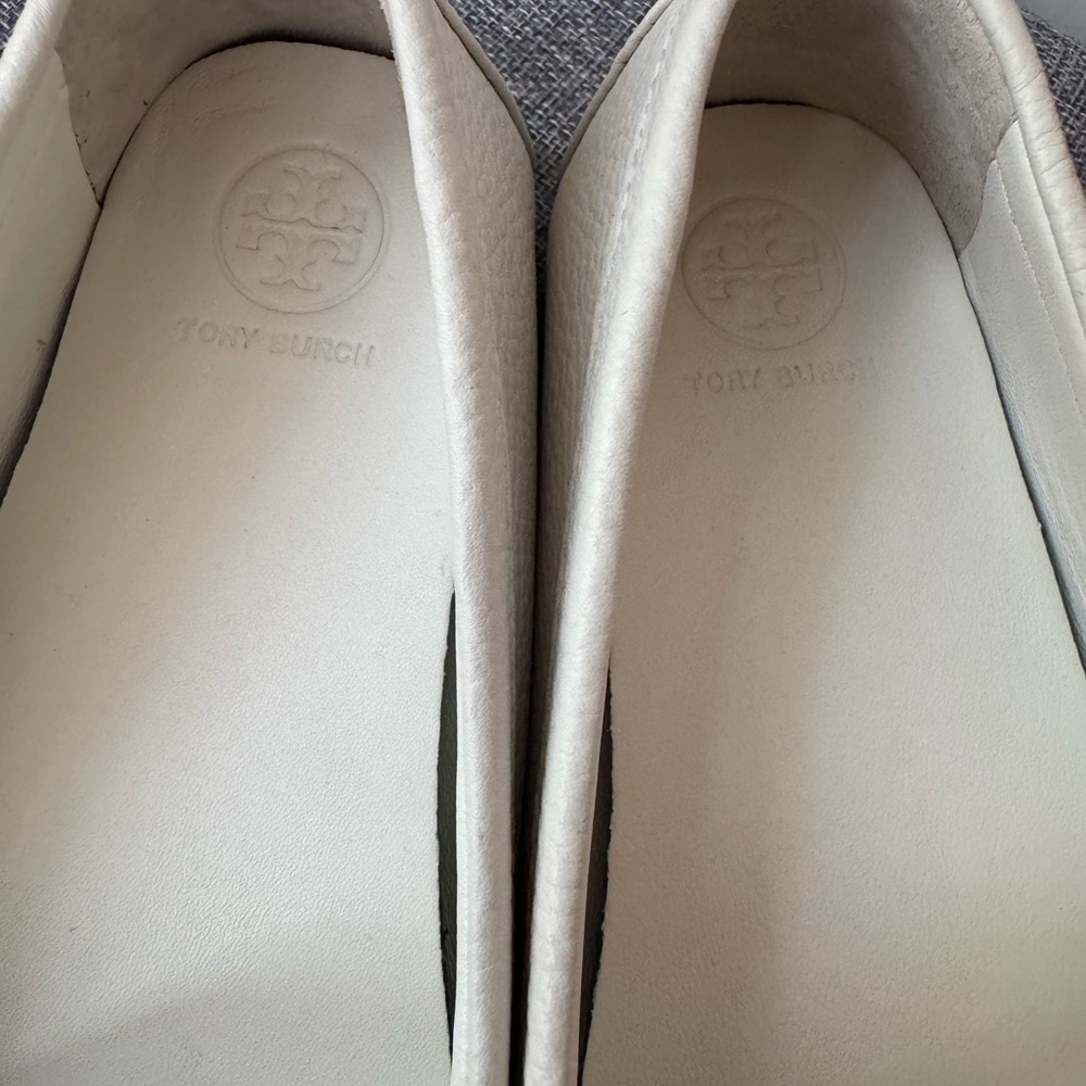 Tory Burch Cream Leather Logo Driving Loafers - Picture 5 of 8